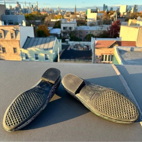 Aerosoles gray snakeskin flats size 7M silver buckle businesscore chic​ corpcore - Picture 3 of 4